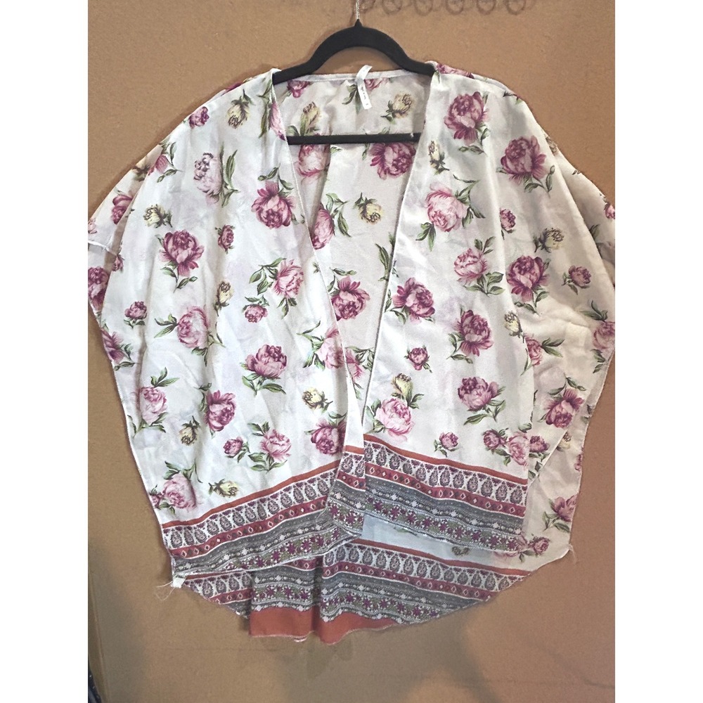 Live 4 Truth Kimono Cardigan Medium White Floral Boho Fairy Whimsy Cottagecore